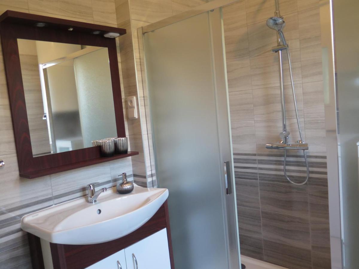 Apartman Hruba Skala Exterior photo
