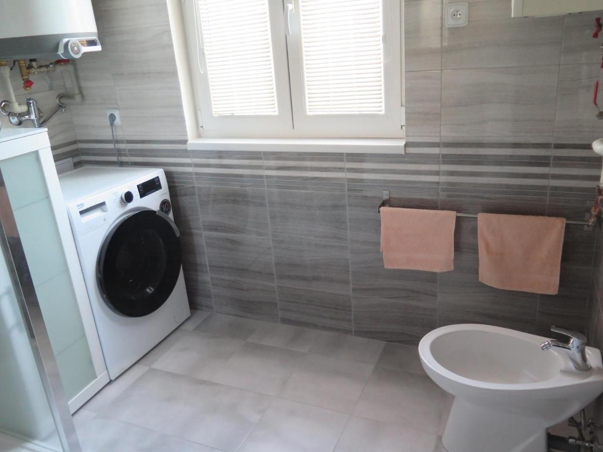 Apartman Hruba Skala Exterior photo